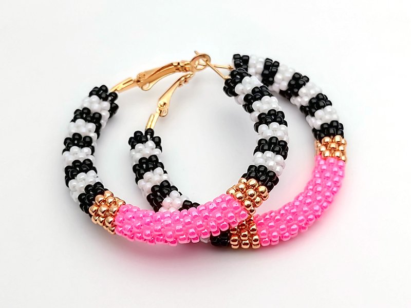 圈型耳環 , 串珠耳環, Pink beaded hoop earrings, Bright hoops - 耳环/耳夹 - 玻璃 粉红色