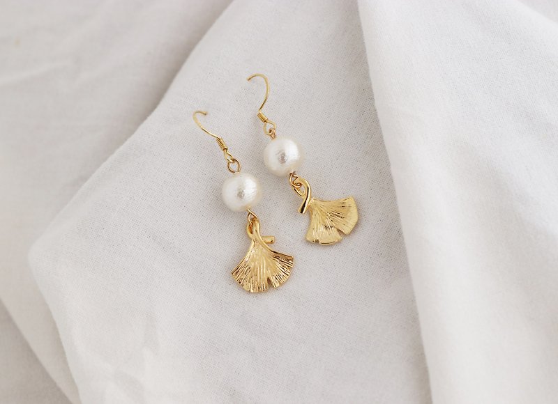 川越【Cotton Pearl】杏之形 棉珍珠耳环 手作订制 - 耳环/耳夹 - 其他金属 金色