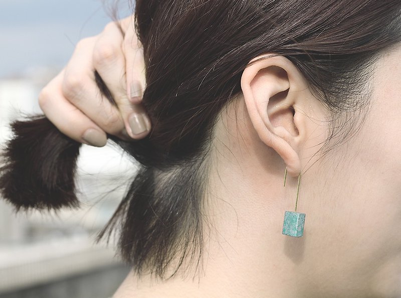蓝绿色斑驳块体U型耳环 纯铜 U型耳勾 个性饰品 - 耳环/耳夹 - 其他材质 金色