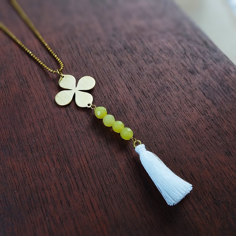 Flower brass with moon stone and tassel necklace (product code : ne003) - 项链 - 铜/黄铜 白色