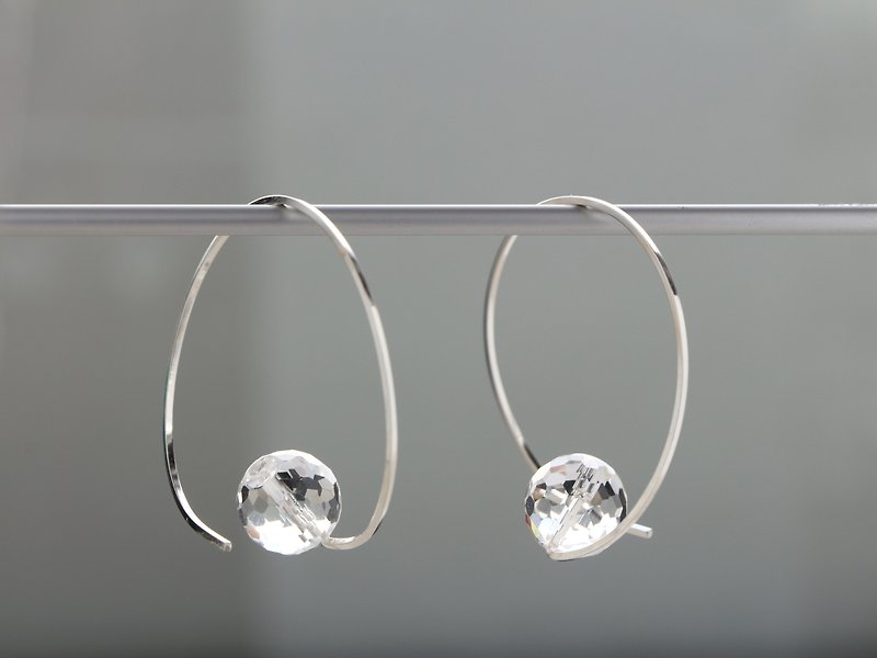 SV935(Argentium)- twist hoop crystal quartz (special cut)pierced earrings - 耳环/耳夹 - 宝石 银色