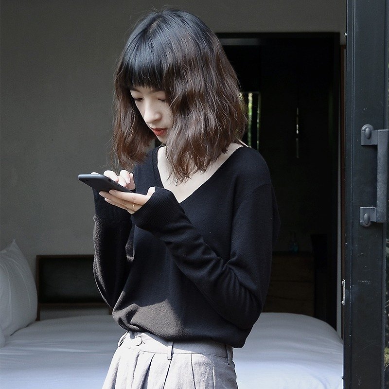 美丽诺V领羊毛衫|羊毛衫|澳洲美丽诺羊毛|独立品牌|Sora-52 - 女装针织衫/毛衣 - 羊毛 黑色