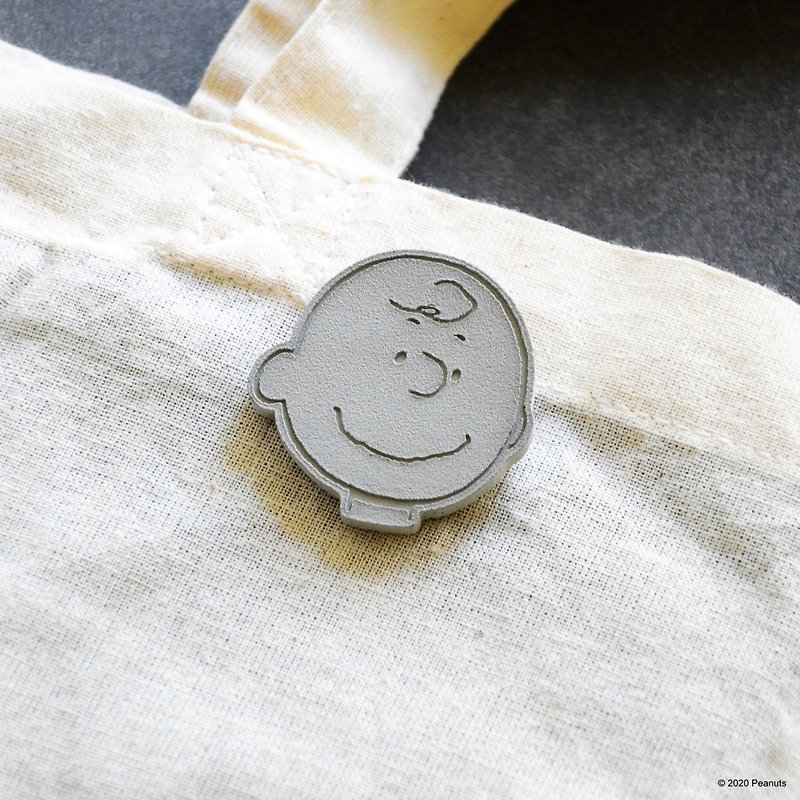 Snoopy x C3Craft | 微笑中的查理布朗水泥襟章 - 胸针 - 水泥 银色