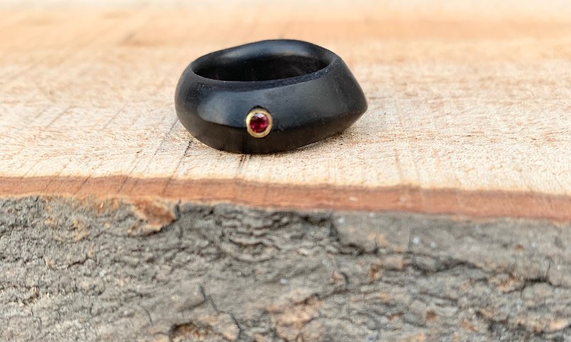 Ore Jewelry设计师款 Padparadscha_帕帕拉恰 _蓝宝石黑檀木戒指 - 戒指 - 木头 