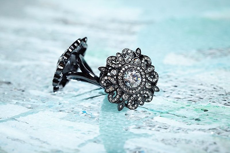施华洛世奇水钻 欧洲古典花瓣 设计戒指 - 戒指 - 其他金属 蓝色