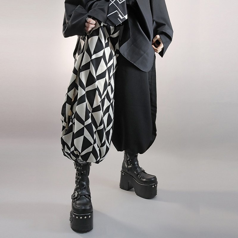 ジオメトリック柄・バルーンシルエット・ランタンパンツ japan gothic rock DRT2756 - 女装长裤 - 聚酯纤维 黑色