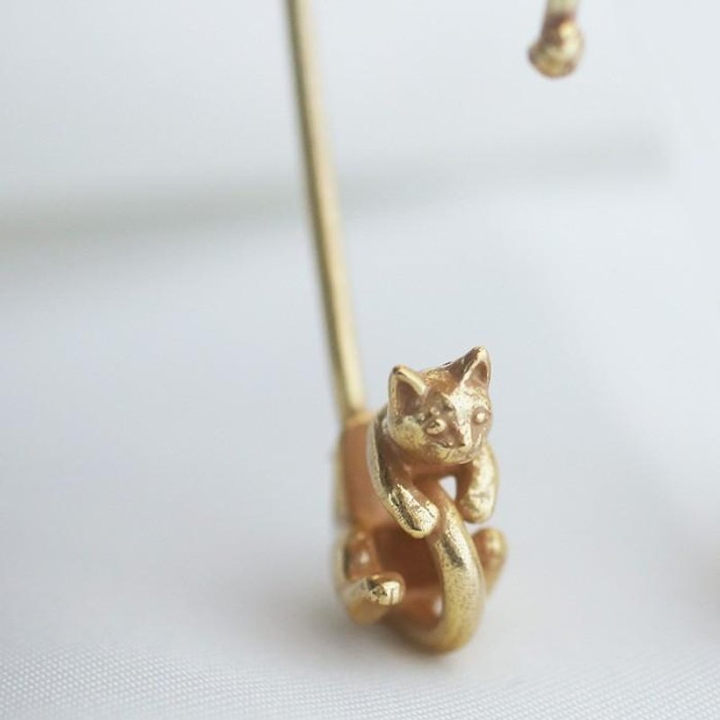 猫のイヤーカフ（アンティークゴールド） - 耳环/耳夹 - 其他金属 金色