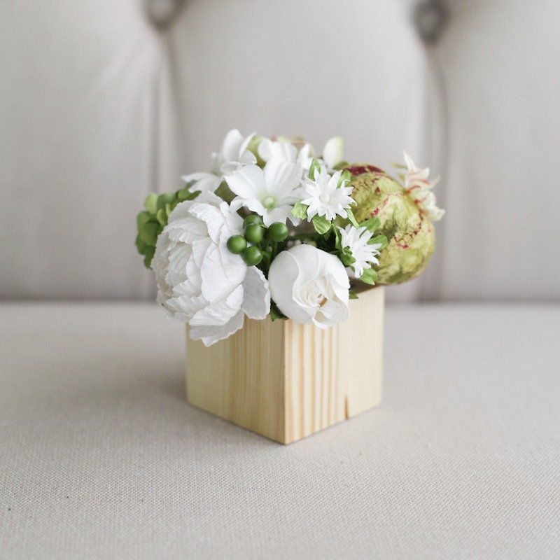 CP101 : Table Decoration Mini Wooden Flower Pot Natural White Size 4"x5" - 摆饰 - 纸 白色