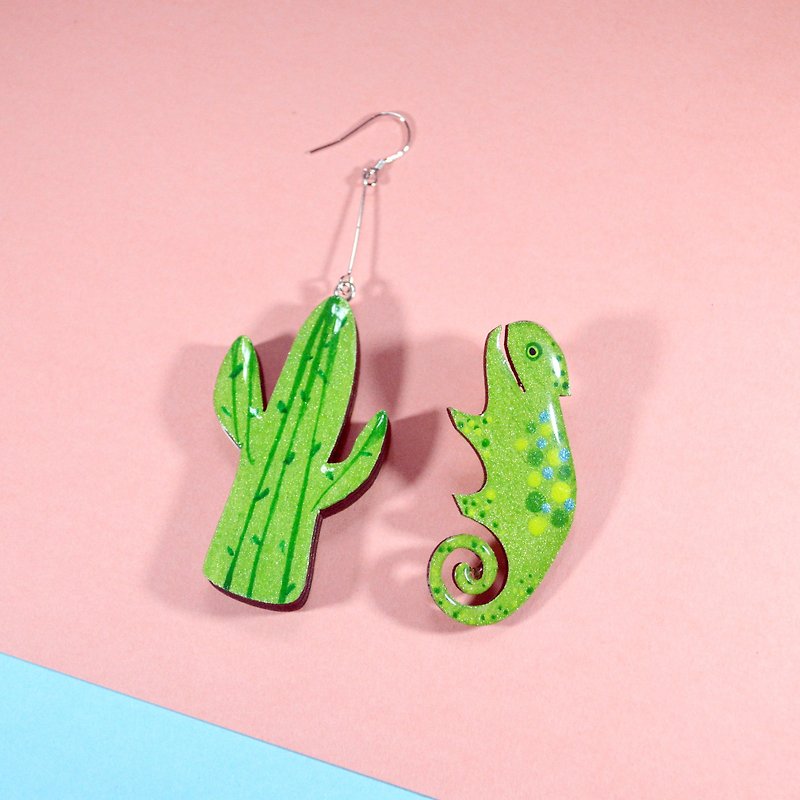 幻彩变色龙 绿色仙人掌与变色龙不对称耳环耳夹 手绘木制 - 耳环/耳夹 - 木头 绿色