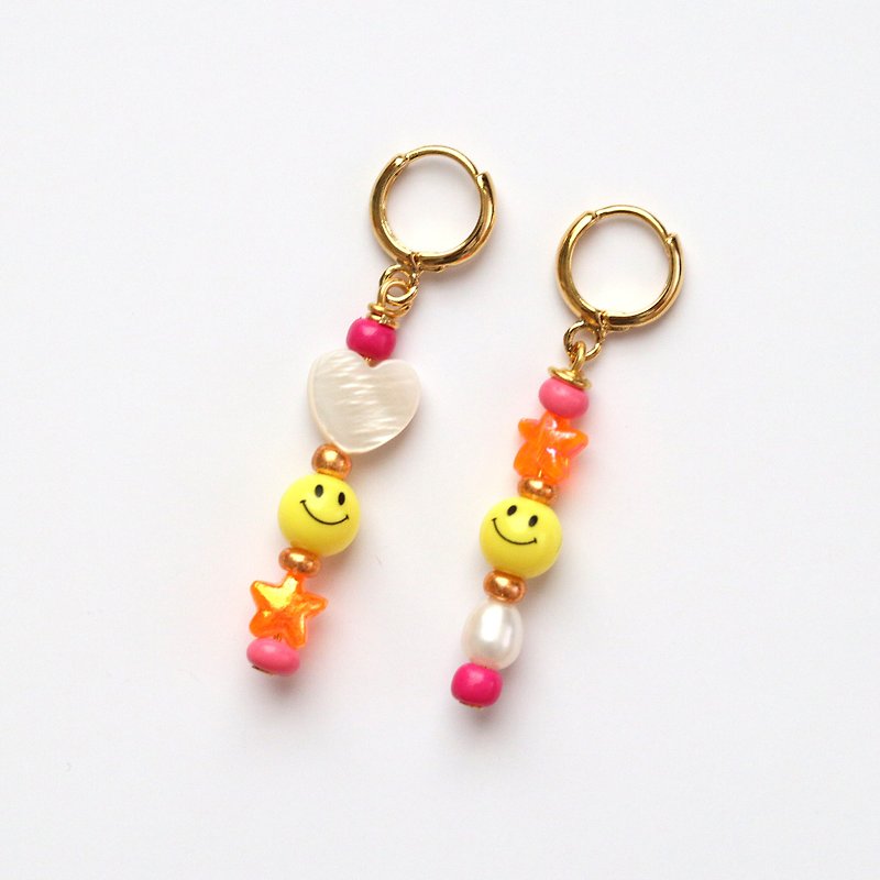 Smiley orange hoop dangle earrings 24K gold plated - 耳环/耳夹 - 24k 金 橘色