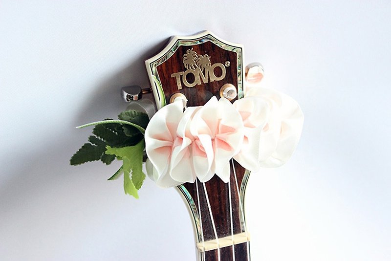 尤克里里专用的缎带饰品 烏克麗麗 尤克里里背带 雞蛋花 吉他吊飾 - 吉他配件 - 棉．麻 白色