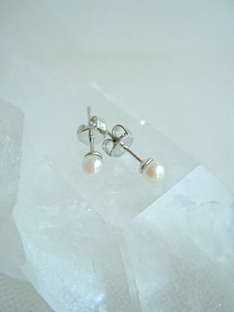 小さな淡水パールのピアス - 耳环/耳夹 - 宝石 白色