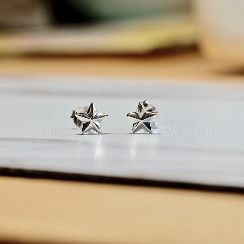 初心金工宅-Handmade-925银-星星耳环-Star earrings - 耳环/耳夹 - 其他金属 白色