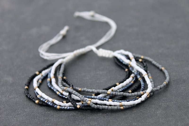 黑色和白色娇小的Miyuki种子珠子手镯Macrame编织的漂泊礼物 - 手链/手环 - 塑料 灰色