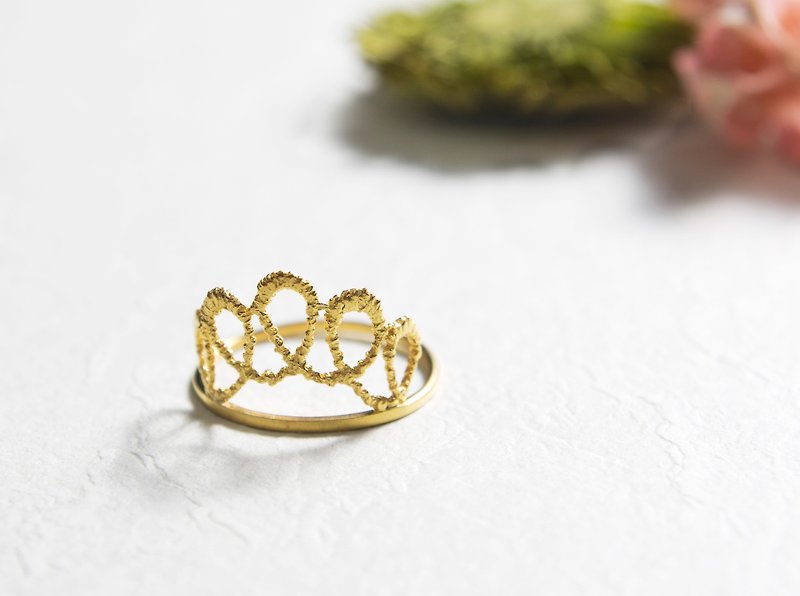蕾丝皇冠极细戒指  手作925纯银 镀金 - 戒指 - 纯银 金色