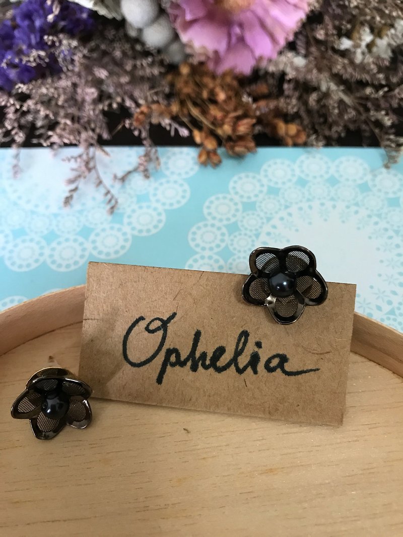 Ophelia奥菲莉亚之花耳环 - 耳环/耳夹 - 其他金属 黑色