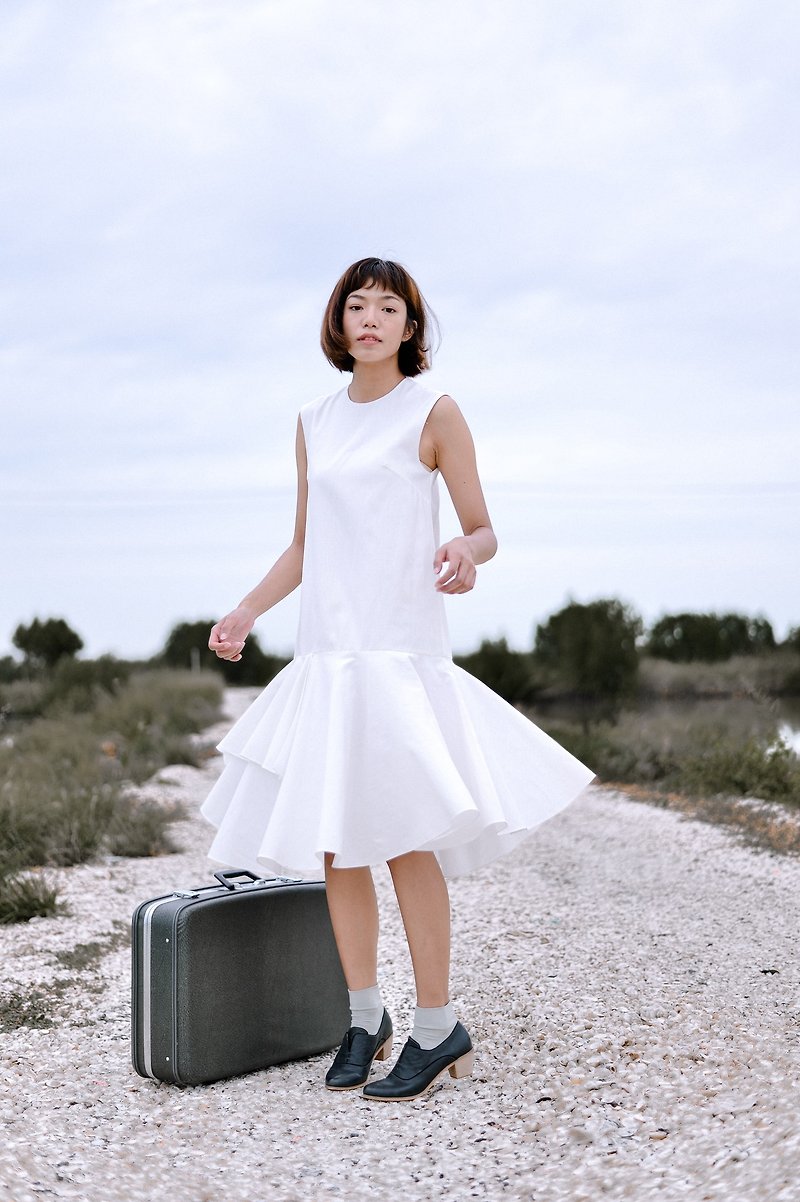 Mani Mina White Mini Dress Frill Skirt. - 洋装/连衣裙 - 棉．麻 