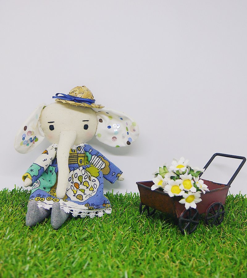 Handmade Elephant Doll- Farmer Cute Elly - 玩偶/公仔 - 棉．麻 