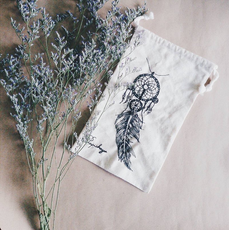 Dreamcatcher  embroidery (เครื่องรางดักฝันร้าย) - 化妆包/杂物包 - 绣线 白色