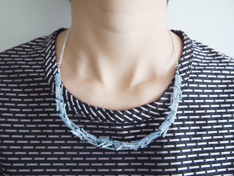 型格幻彩浅蓝色长条珠手工编织项錬 BUN016 - 项链 - 其他金属 蓝色