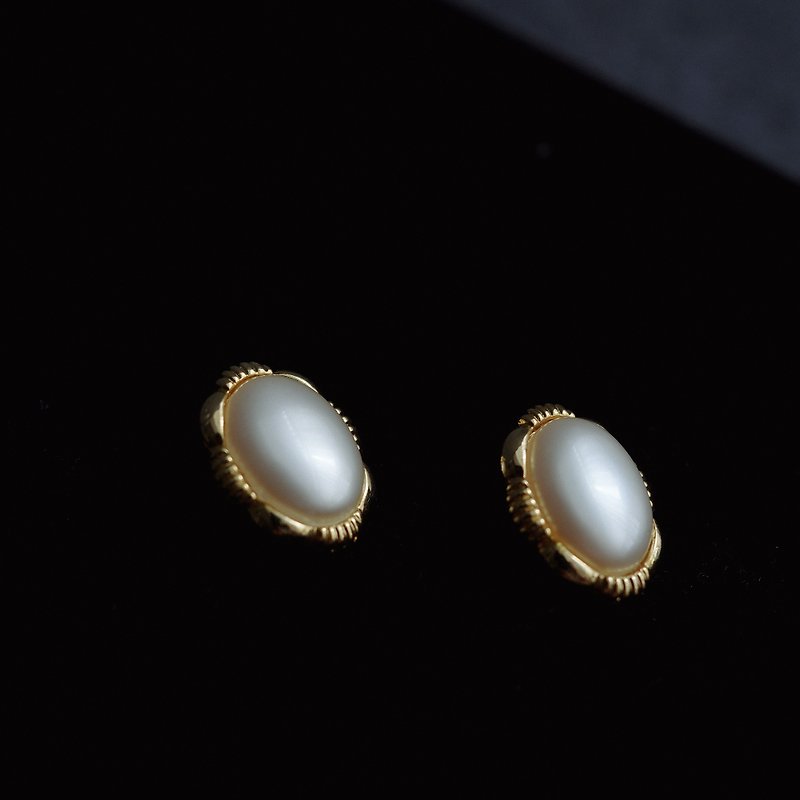 半珍珠美式复古古董饰品耳夹耳环 vintage母亲节 - 耳环/耳夹 - 其他金属 金色
