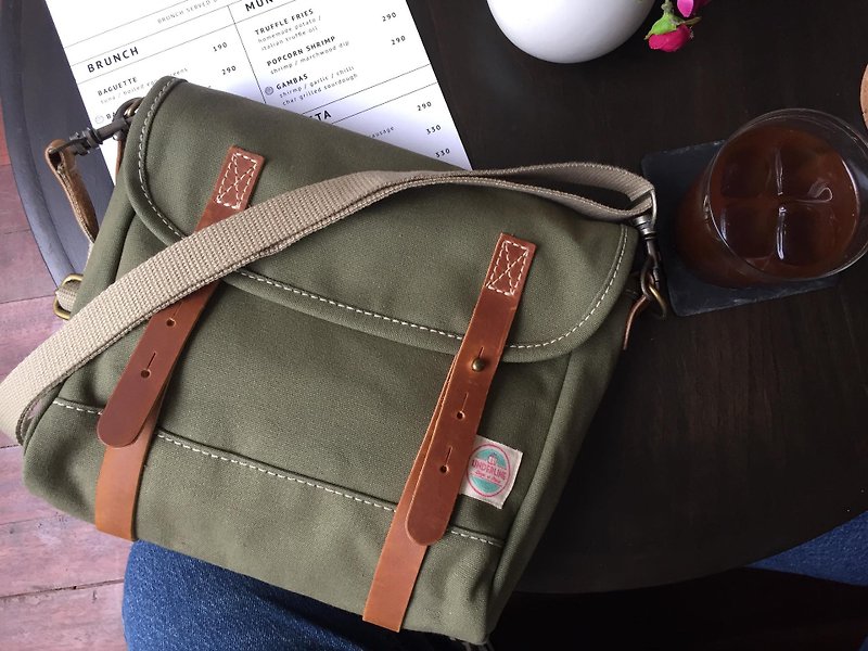 New Olive Mini Messenger Bag / Canvas Satchel Bag Vintage Style - 侧背包/斜挎包 - 棉．麻 绿色