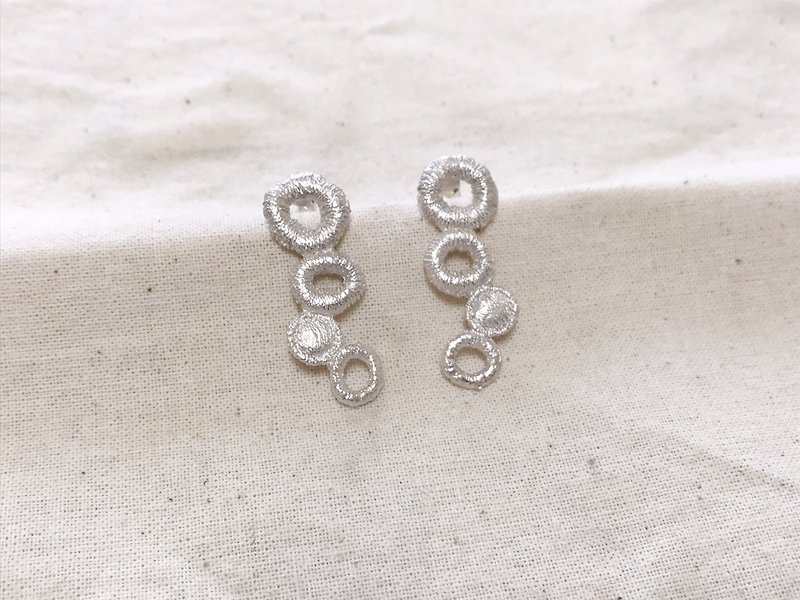 circle4 pierced earrings/サークル4 ピアス - 耳环/耳夹 - 其他金属 银色