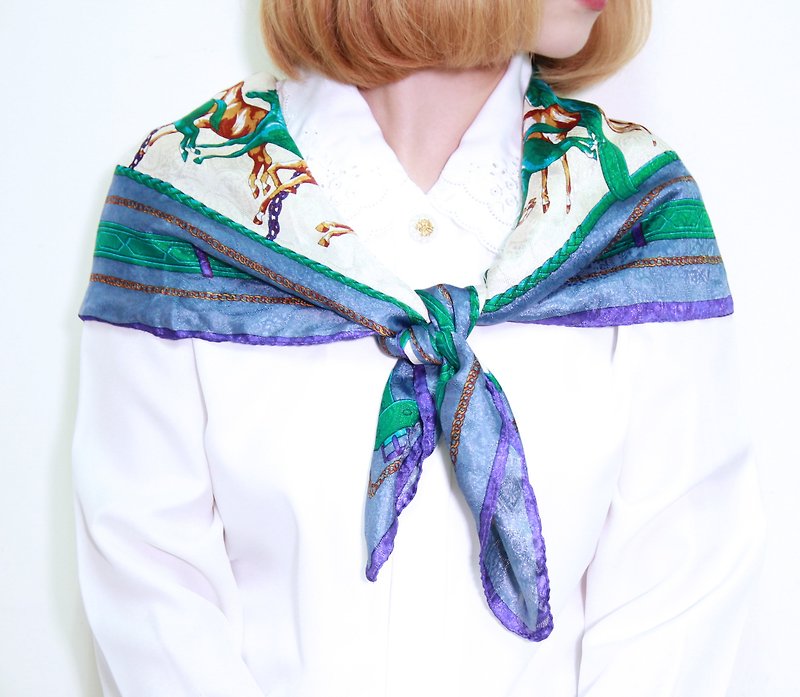 Back to Green::古典丝质丝巾 璀璨锁链交织马群 vintage scarf (SC-05) - 丝巾 - 丝．绢 蓝色