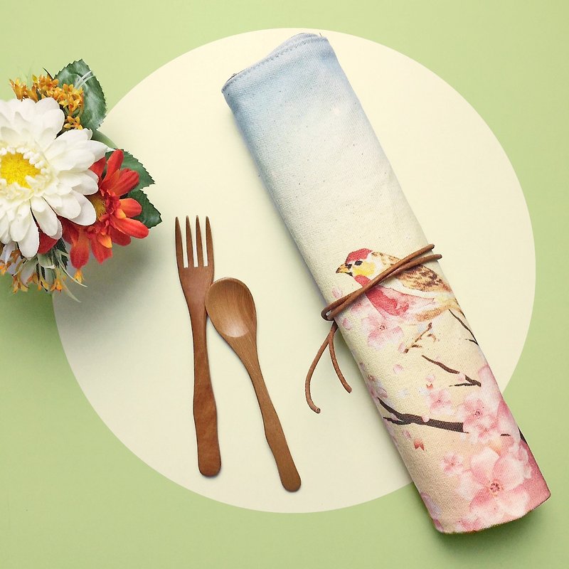 【定制化礼物】两用餐具收纳袋 雀跃樱花 餐垫 餐具包 - 餐垫/桌巾 - 棉．麻 
