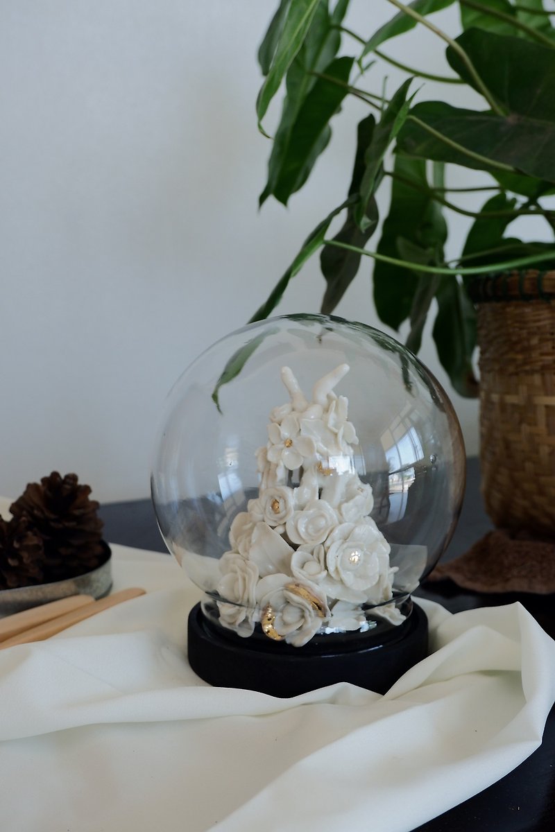 Ceramic flower in the dome glass - 摆饰 - 陶 白色