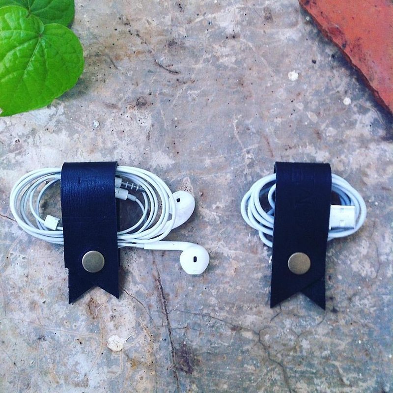 2 piece earphone/data cable strap color dark black - 卷线器/电线收纳 - 真皮 