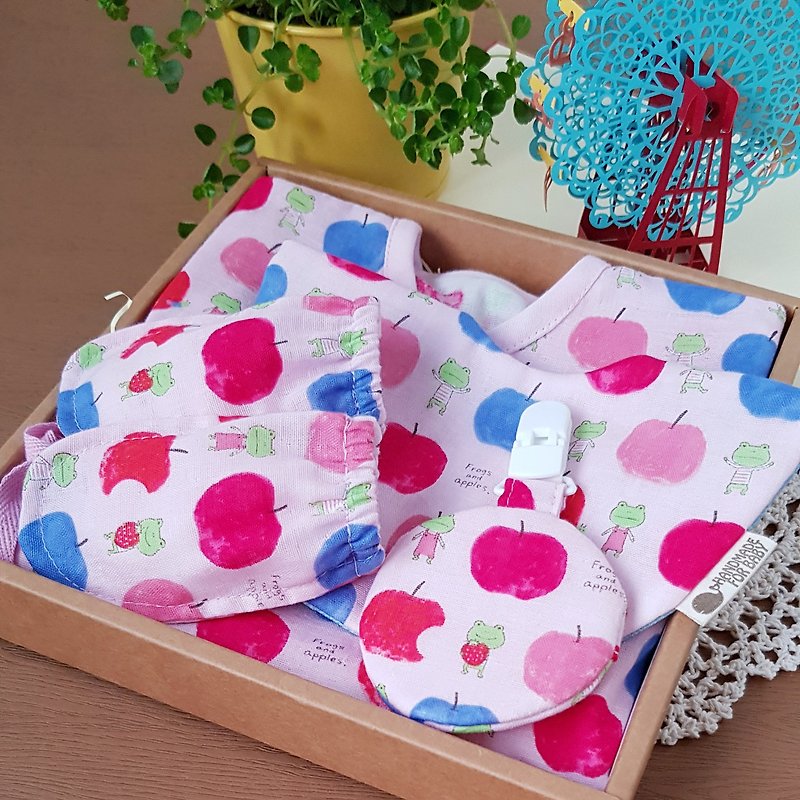 日本二重纱苹果青蛙 弥月礼3+1件组~纱布衣+小圆兜+手套+平安福袋 - 满月礼盒 - 棉．麻 粉红色