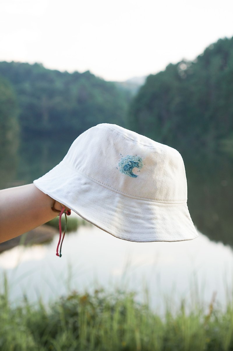 White - Hand Embroidered Bucket Hat (personalizable) - 帽子 - 绣线 白色