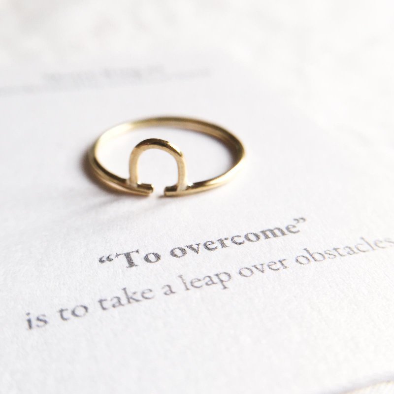 【To overcome】 符号 黄铜戒指 // Motto ring with meaning - 戒指 - 铜/黄铜 金色