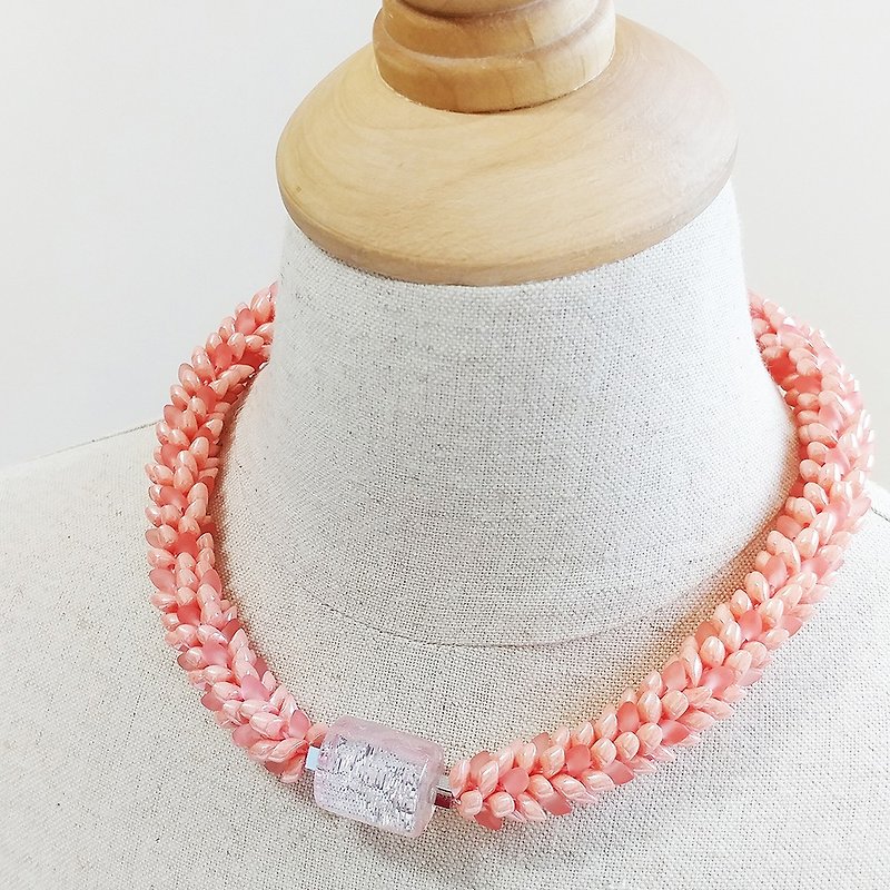Love Blossom — 手工编织 日本凤尾珠浪漫粉红颈链 - 颈链 - 其他材质 粉红色