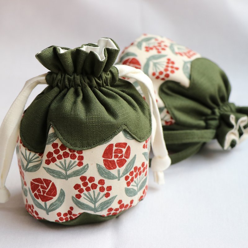 MY HANDMADE】 Red&Green 几何花朵 束口袋 - 化妆包/杂物包 - 棉．麻 绿色