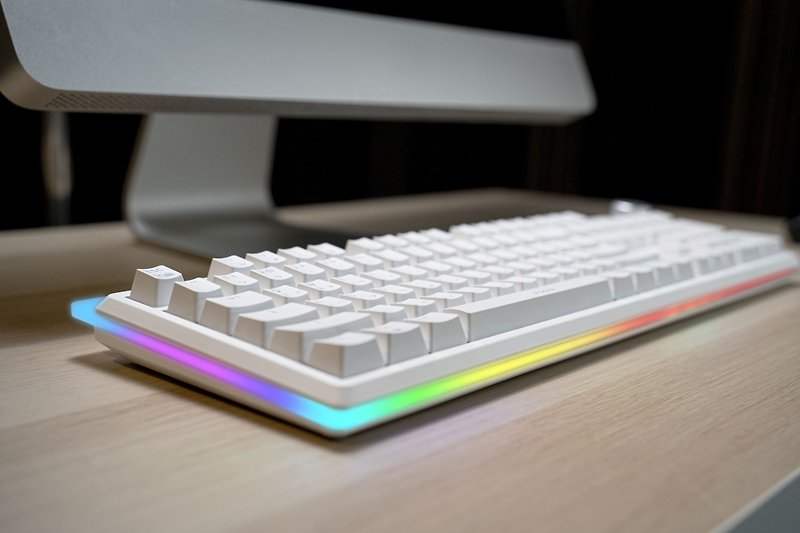 irocks K71R RGB背光 无线机械式键盘 达隆轴 白色 注音版 - 电脑配件 - 其他材质 