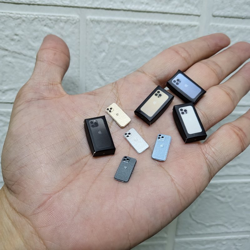 New Scale 1:12 All 4 color set of iPhone 13 Pro Max Toy Miniature - 摆饰 - 树脂 白色