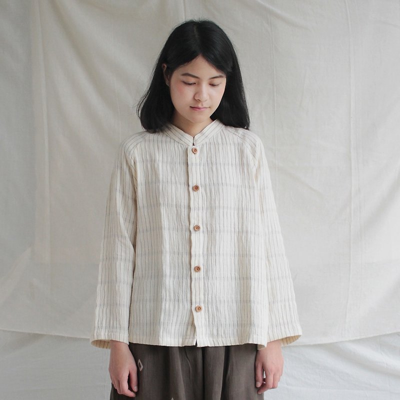 Brown stripe shirt with wooden button / slope shoulder / 100% soft cotton - 女装衬衫 - 棉．麻 白色