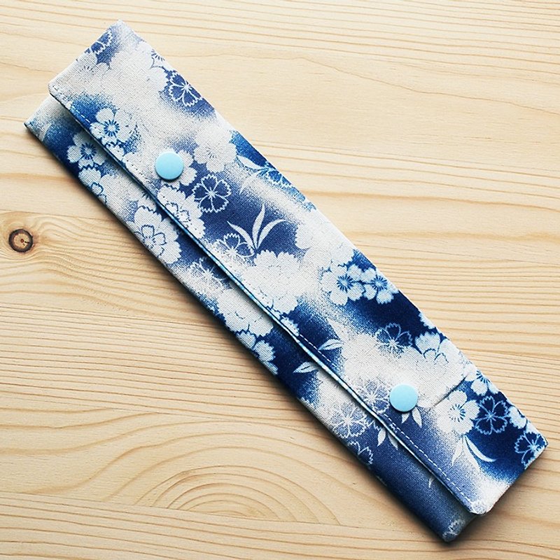 渐层樱花横式筷袋餐具组/三件组 - 筷子/筷架 - 棉．麻 蓝色