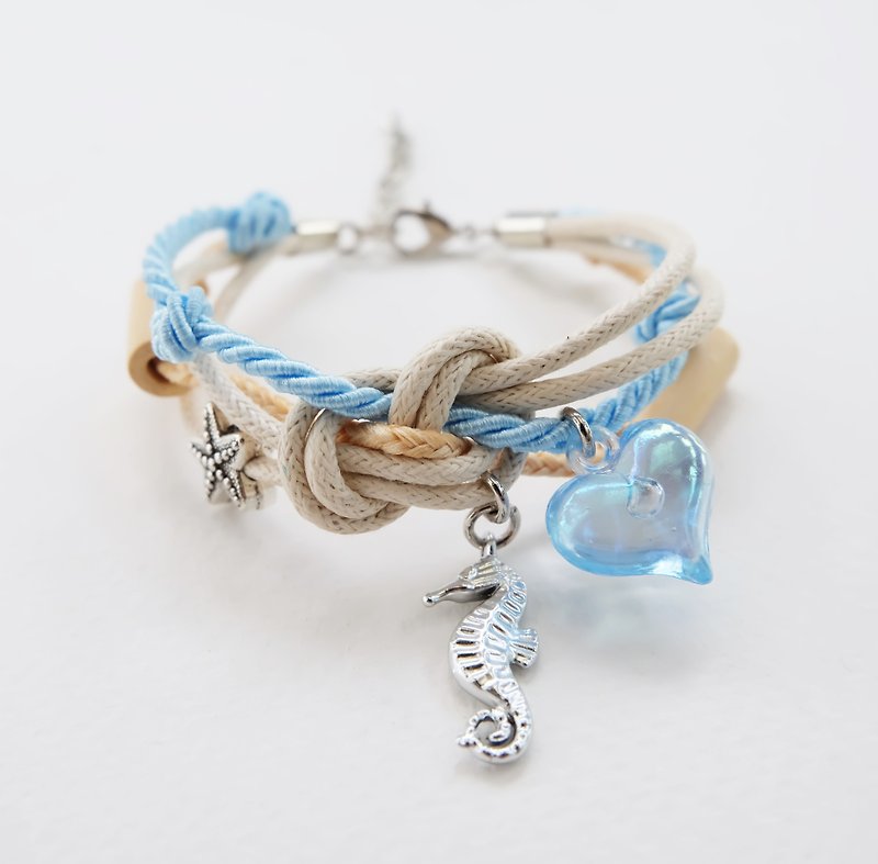 Ocean breeze bracelet with seahorse starfish wooden beads and heart charm - 手链/手环 - 其他材质 蓝色