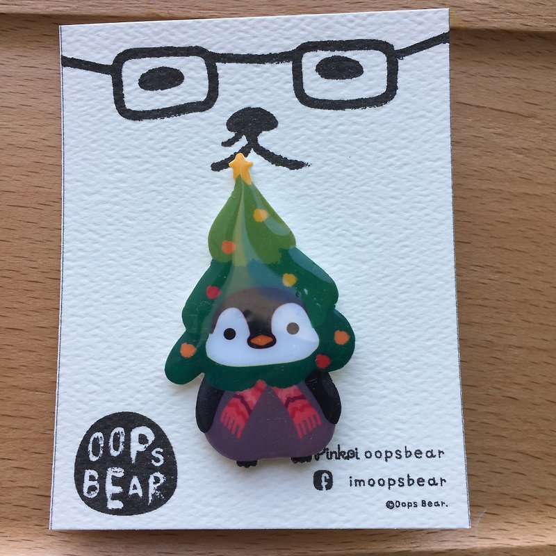 Oops bear - 圣诞树小企鹅胸针 - 胸针 - 塑料 绿色