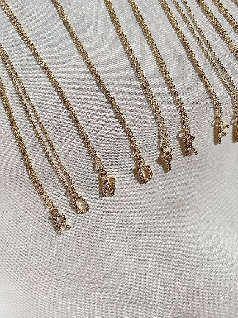 奥钻锆石英文字母颈链 - 项链 - 贵金属 金色