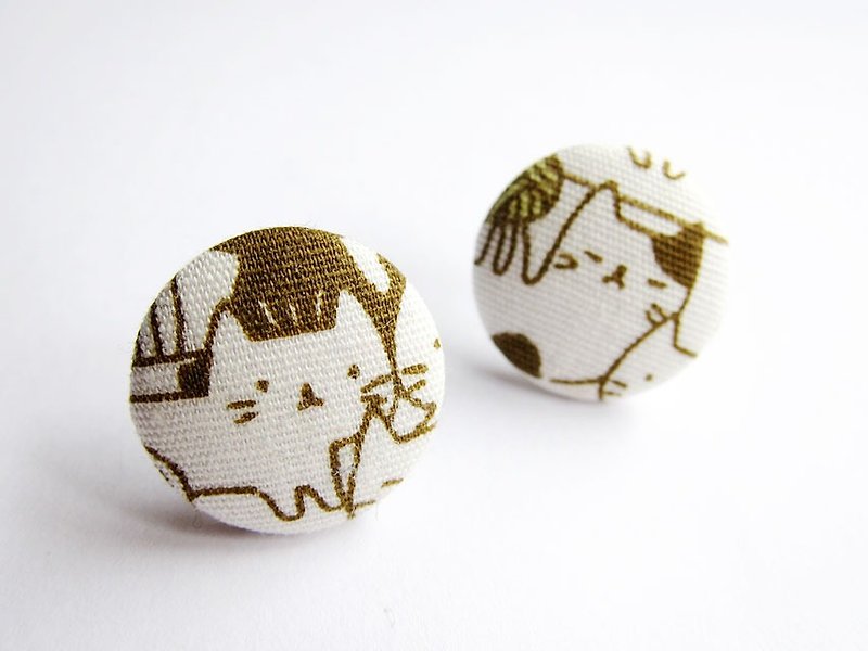布扣耳环 米底猫咪 可做夹式耳环 - 耳环/耳夹 - 其他材质 卡其色