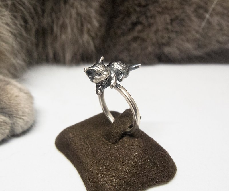 猫奴 生日 周年 礼物 纯银猫戒指 手工制作 淘气猫 IONA SILVER - 戒指 - 其他金属 银色