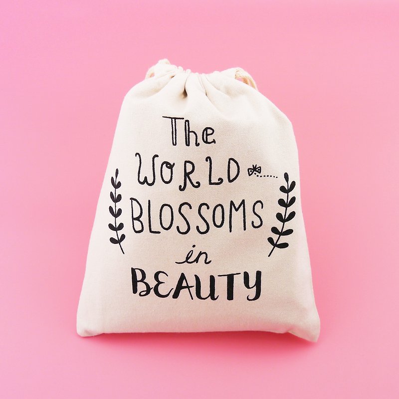 The World Blossoms In Beauty 英文语录丝印帆布束口袋 - 化妆包/杂物包 - 棉．麻 白色