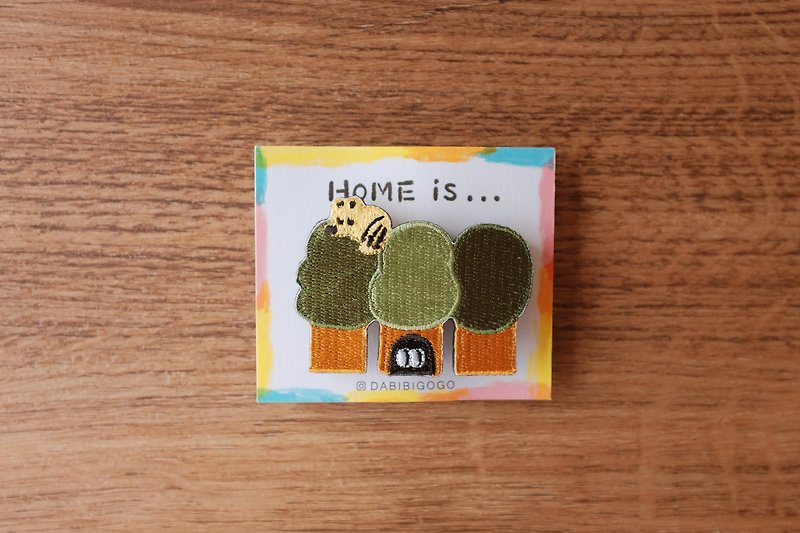 | Home is... | 松鼠 / 刺绣别针 - 胸针 - 棉．麻 绿色