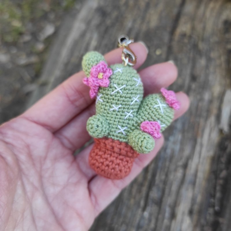 keychain handmade cactus, amigurumi - 钥匙链/钥匙包 - 绣线 绿色
