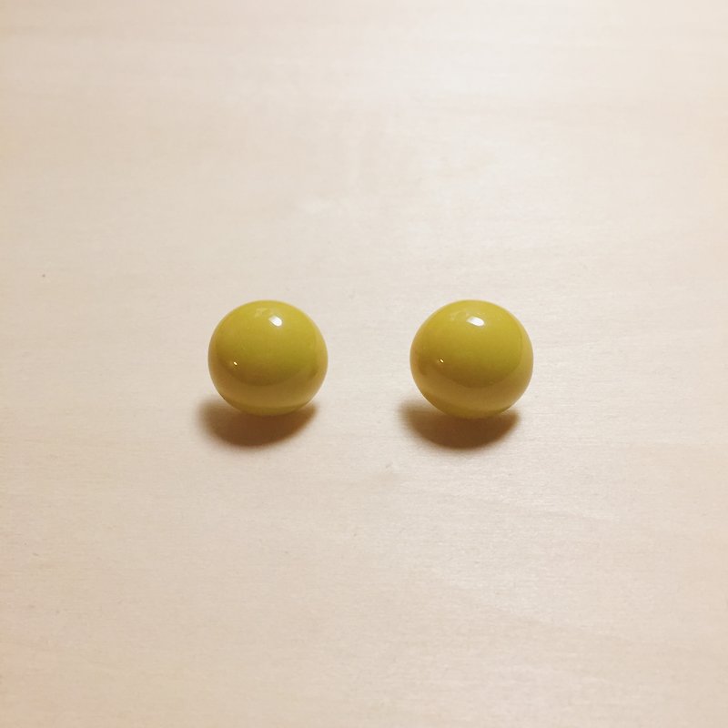 复古姜黄16mm丸子耳环 - 耳环/耳夹 - 树脂 黄色