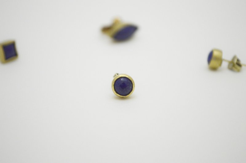 简单小石系列-青金石·圆形·黄铜耳钉 - 耳环/耳夹 - 其他金属 蓝色